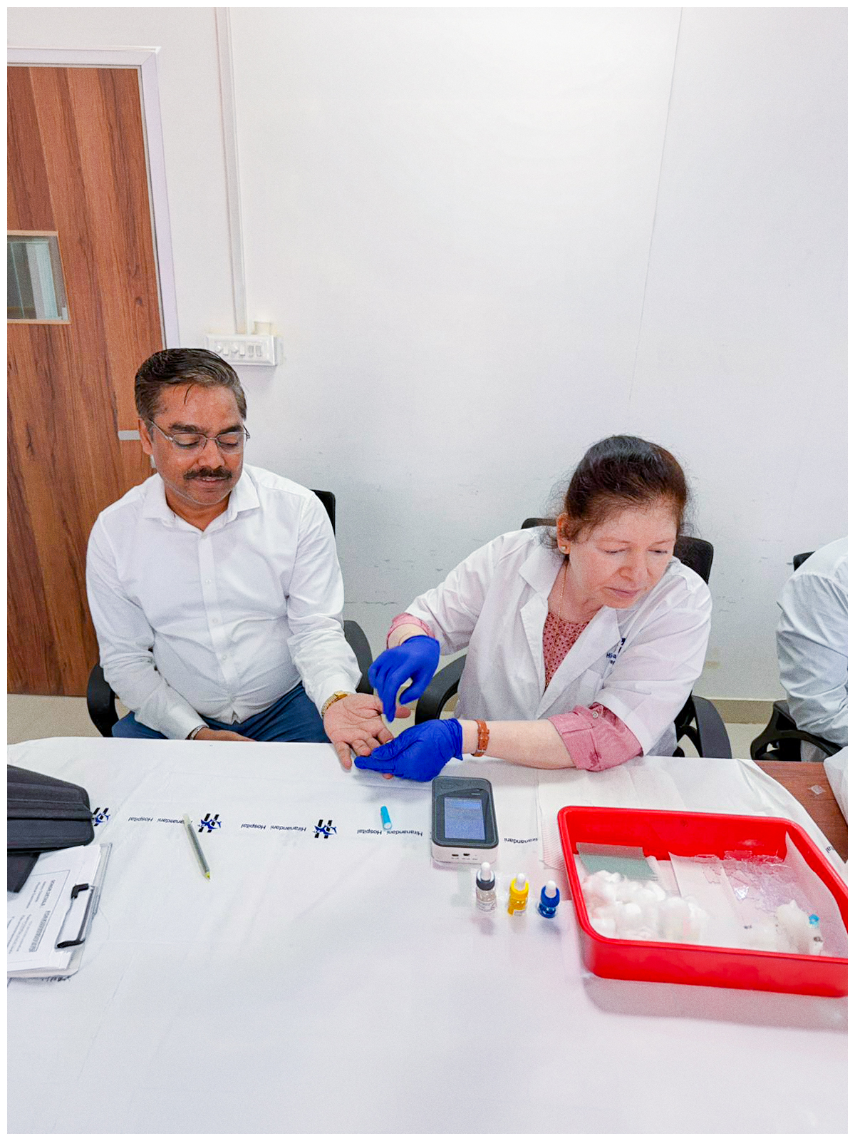 NHSRCL ના કર્મચારીઓએ થાણે, મહારાષ્ટ્ર અને વડોદરા, ગુજરાત ખાતે આયોજિત રક્તદાન શિબિરમાં ભાગ લઈને એક ઉમદા કાર્યને સમર્થન આપવા માટે એકઠા થયા.